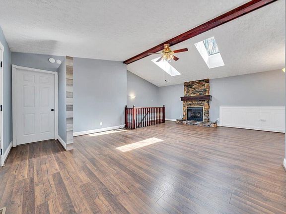 5th image of 80 Walnut Landing Cir