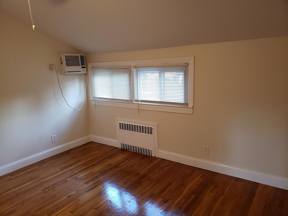 1st image of 218 Warren Ave