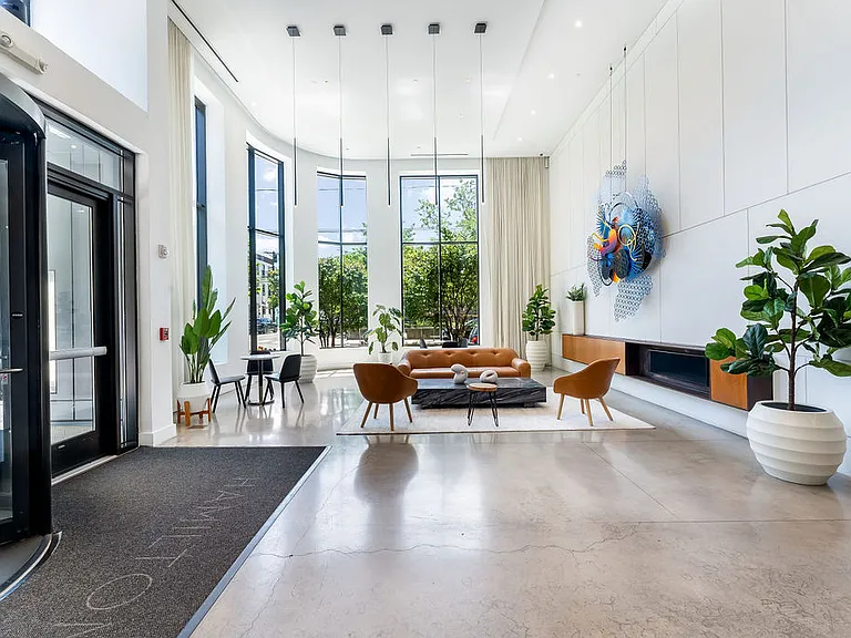 372 9th Luxury Rentals — Photo 18