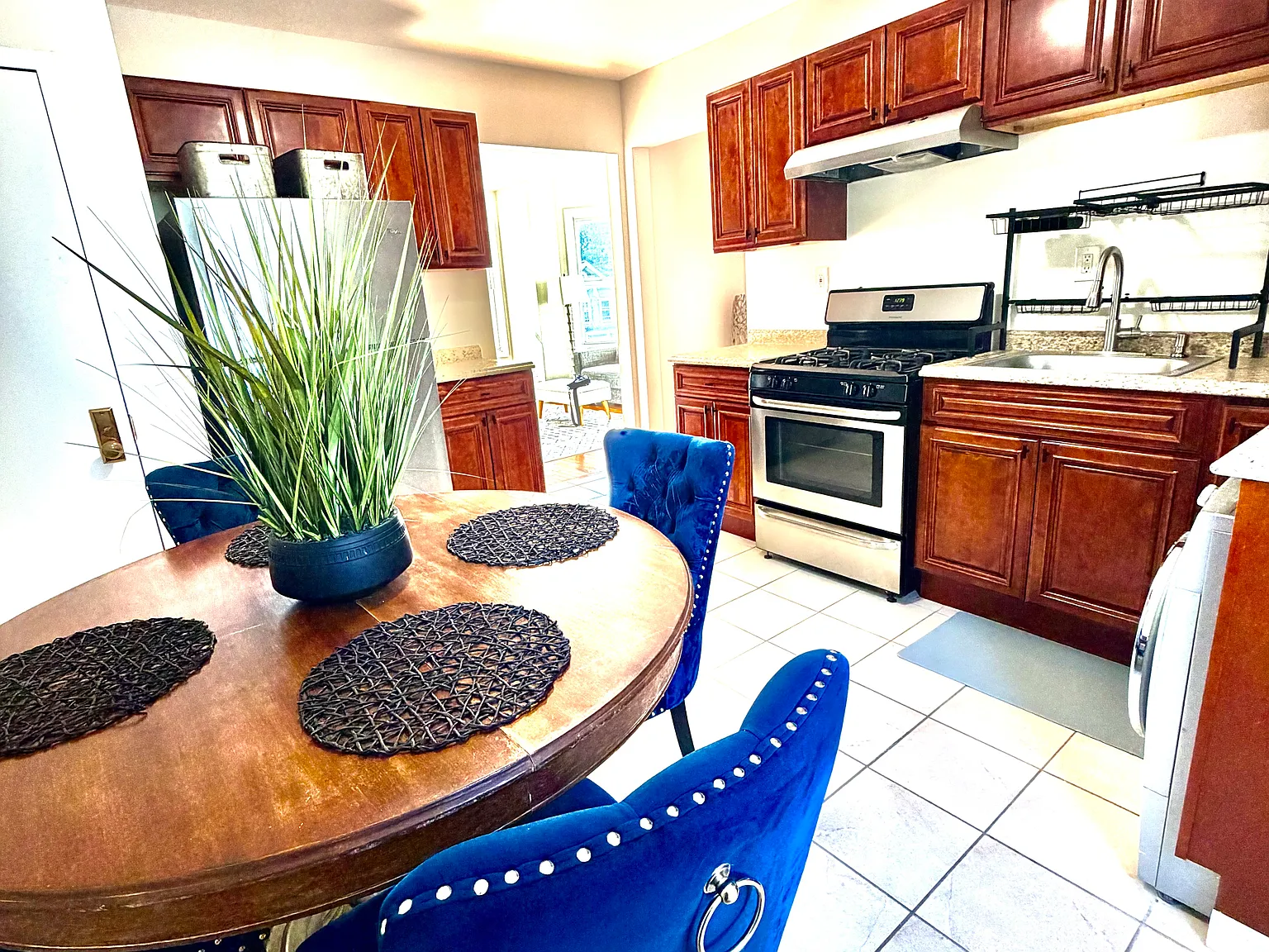 2 bed, 950 sqft, $3,100 — Photo 3