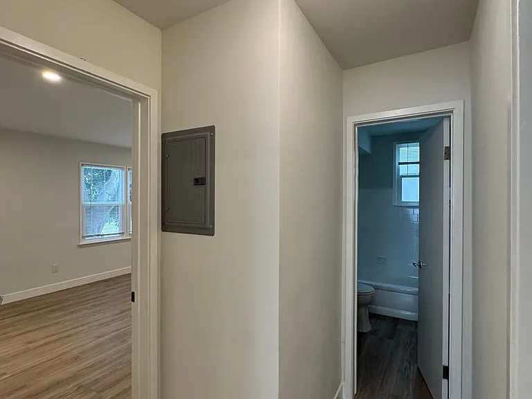 3414 Overland — Photo 14