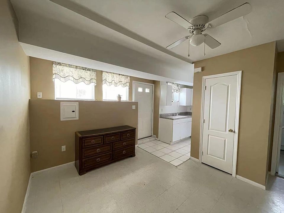 2nd image of 908 Rockland Ave #2