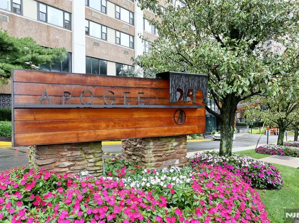 250 Gorge Rd APT 12F, Cliffside Park, NJ 07010
