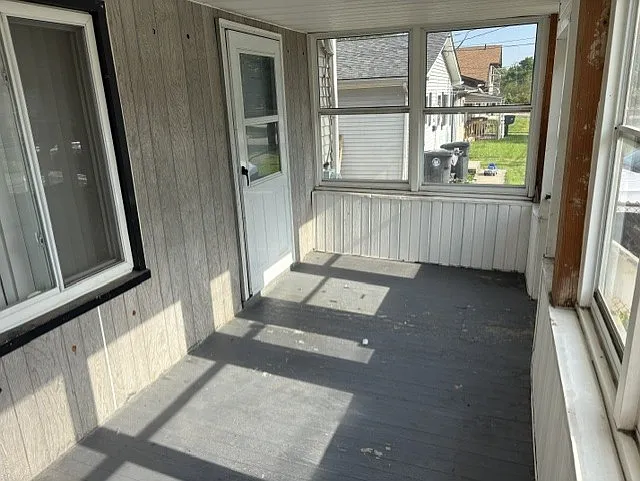 Building Photo - 740 Roscoe Ave #1