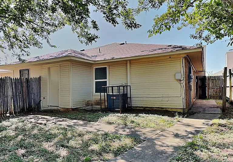 3405 Republic Dr — Photo 15
