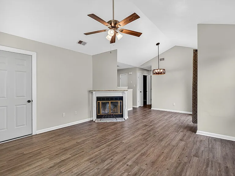 123 Basswood Ct — Photo 8