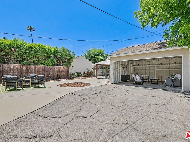 5119 Enfield Ave — Photo 29