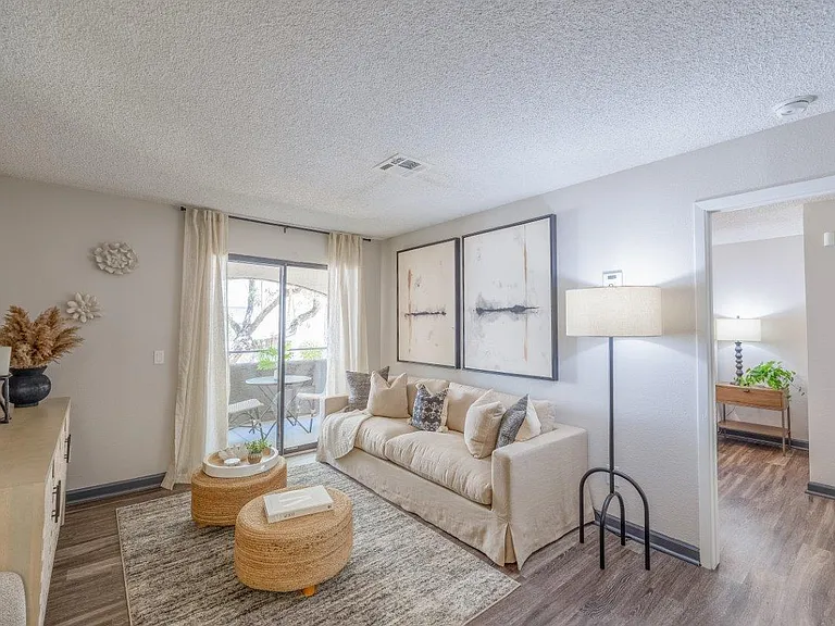 5400 Vistas — Photo 3