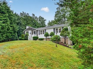 25 Gray Ter, Bedford, MA 01730