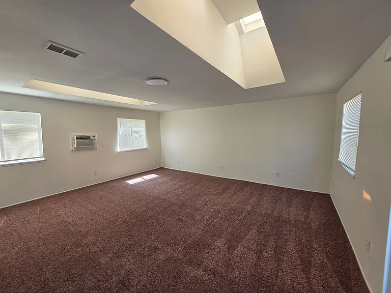 27121 Meridian St — Photo 4