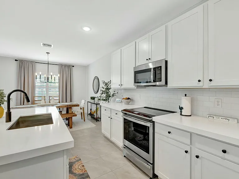 601 NE Waters Edge Ln — Photo 21