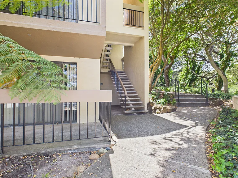 3102 Golden Oaks Ln — Photo 1