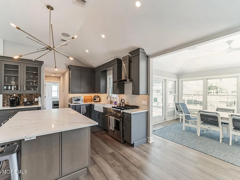 347 Bay Ln — Photo 24