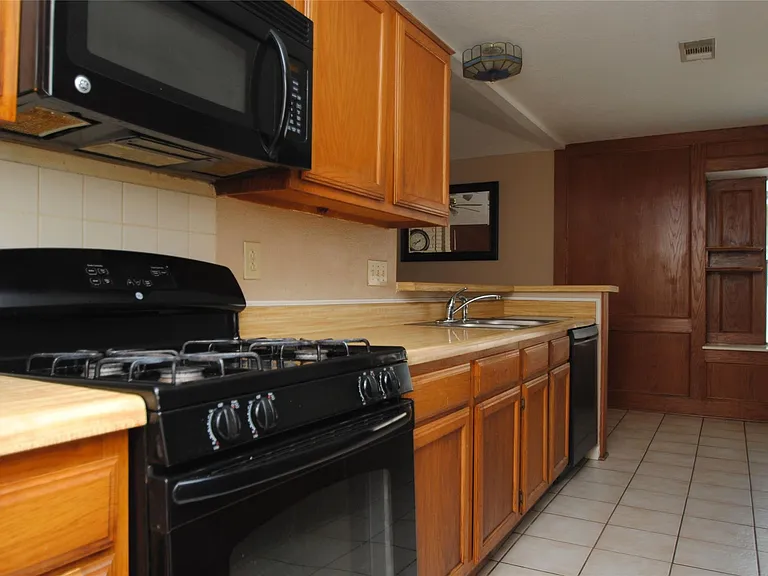 2711 Amaranth Dr — Photo 6