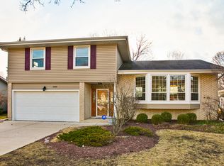 1330 N Peachtree Ln, Mount Prospect, IL