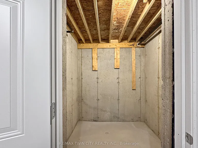82 Gledhill Cres — Photo 45