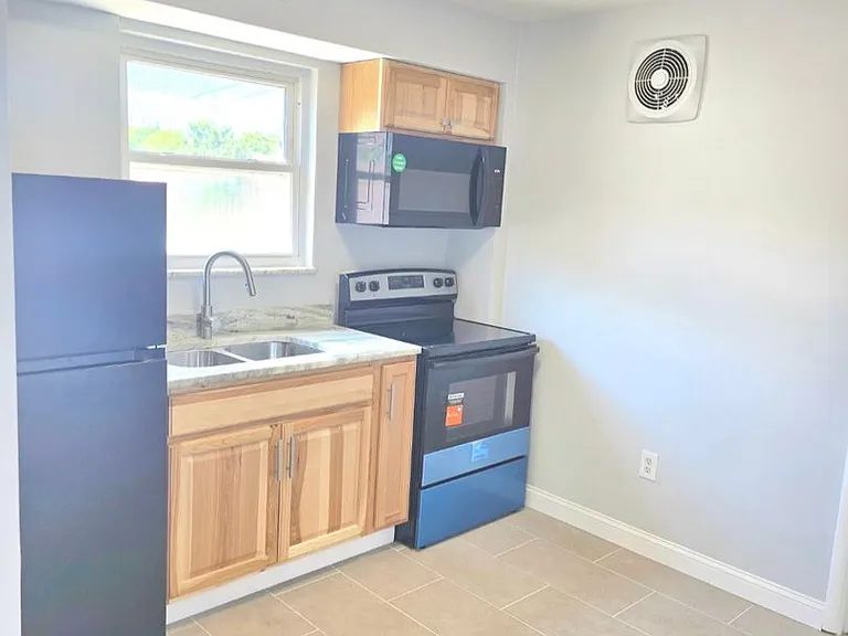 4105 W 8th St — Photo 16