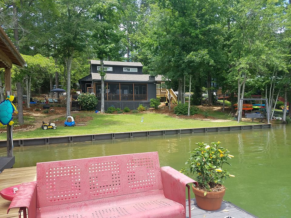 2nd image of 685 Holiday Dr