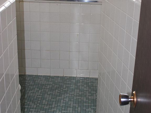 4th image of 201 Cedar Ave APT 2