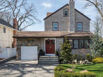 13 Woodland Ter, Merrick, NY, 11566