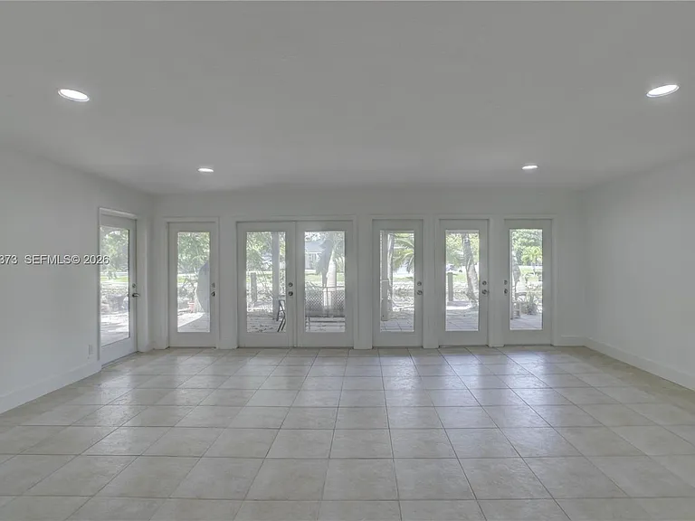 616 SW 11th Ct — Photo 13