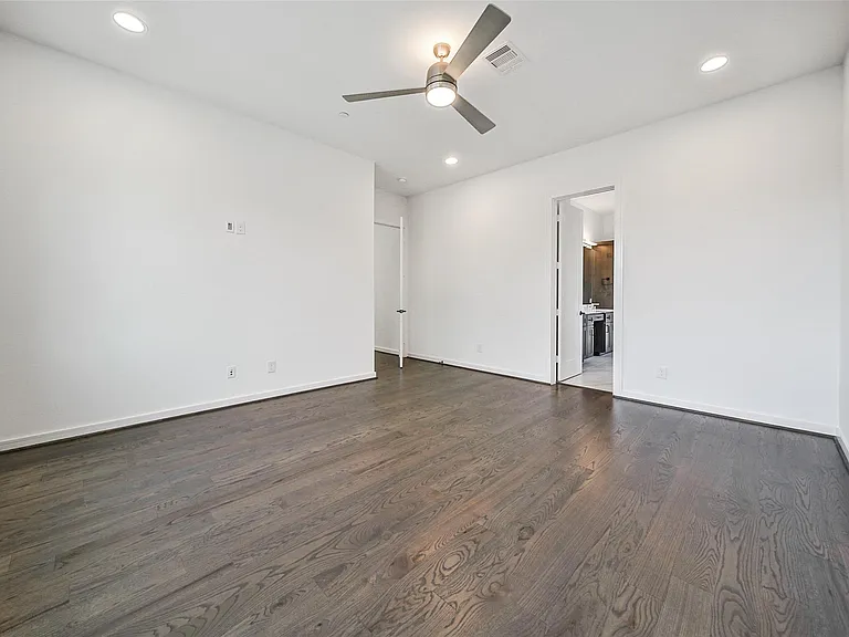815 W 17th St — Photo 26