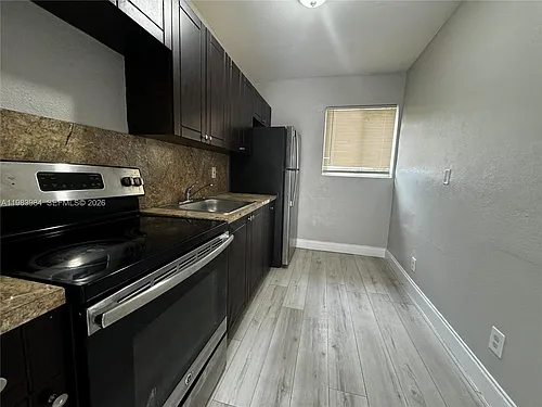 1920 Washington Ave Photo 1