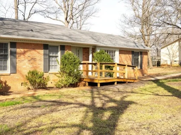 142 Forest Edge Rd, Mooresville, NC 28115