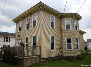 424 Elm St SE, Lowell, MI 49331