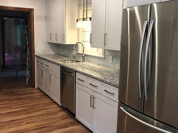 Updated kitchen with new dishwasher and refrigerator