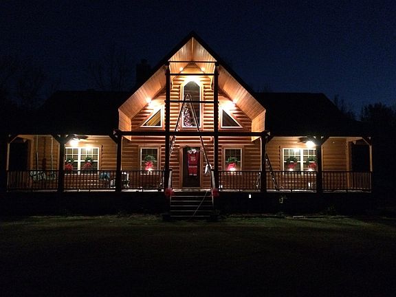 Hanging lights /
Christmas