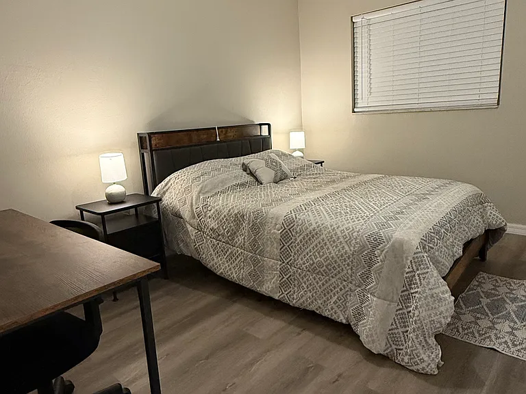 102 Shore Dr E — Photo 10