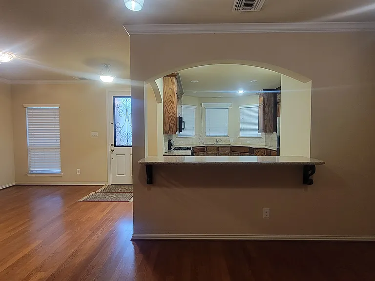 1020 Paradise Cv — Photo 10