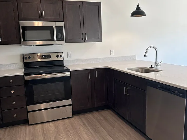 The Leo at the Hub Apartments — Photo 46