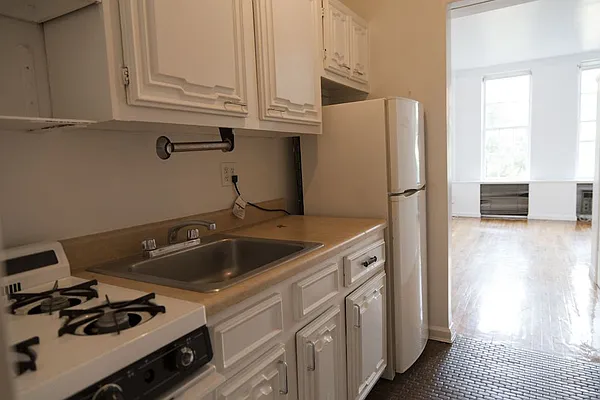 Rented by Bond New York | media 5