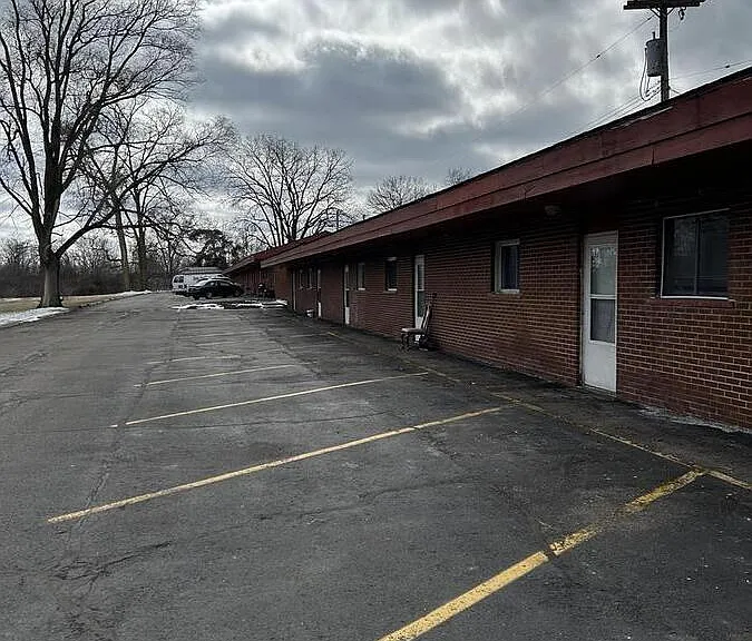 64 Harvey Pl — Photo 2