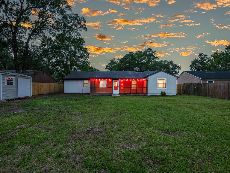 1623 Twin Oak Dr E — Photo 38