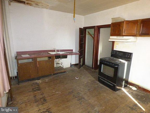 5th image of 829 W Franklin St