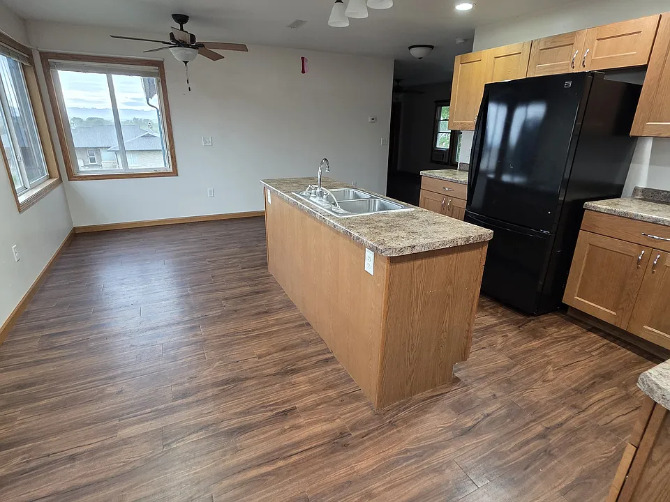 232 2nd Ave N