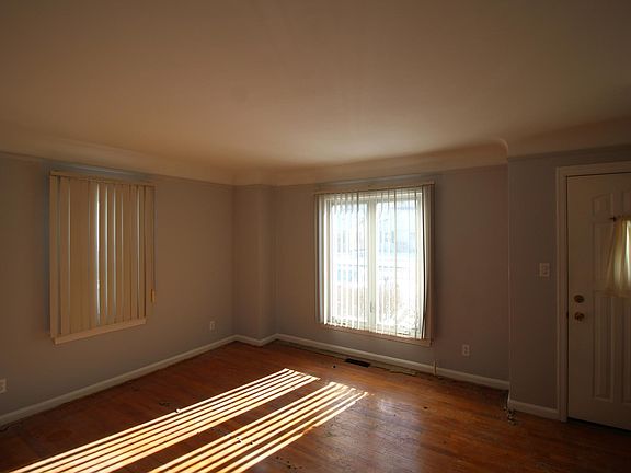 3rd image of 24700 Stanford St