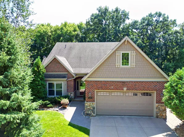 514 Julia Cir, Spicer, MN 56288