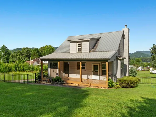 762 A&a Dr, Hiawassee, GA 30546