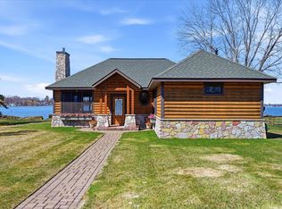 7530 N Shore Cir N, Forest Lake, MN 55025
