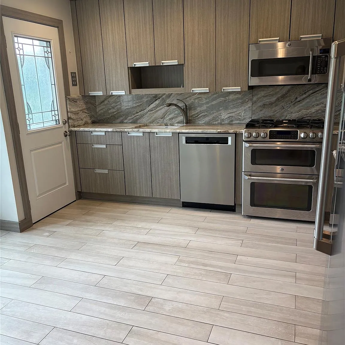 3 bed, 2.5 bath, 1832 sqft, $5,800 — Photo 4