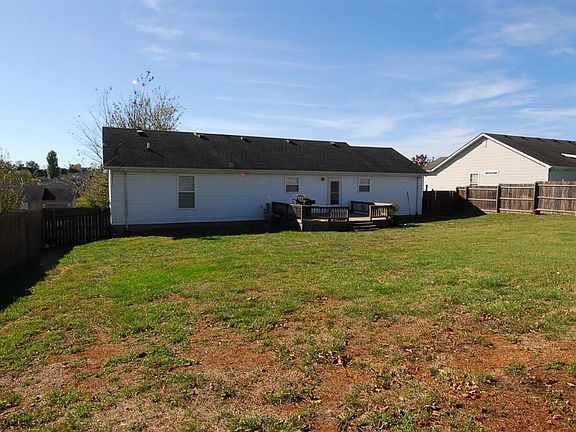 3rd image of 104 Logans Woods Dr
