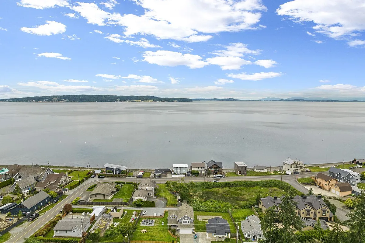 Building Photo - 37 E North Camano Dr
