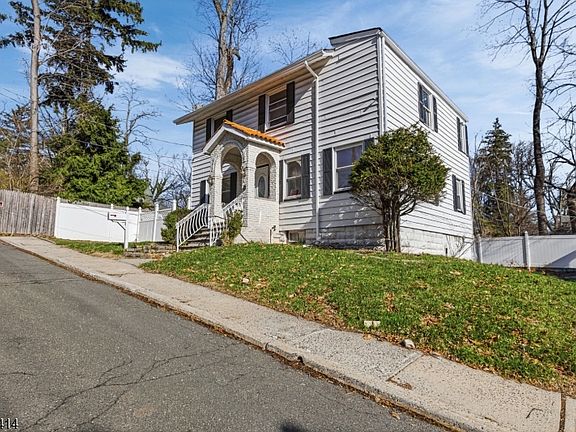 3rd image of 50 Ridgehurst Rd