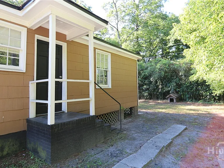 2309 Lorraine Dr — Photo 3