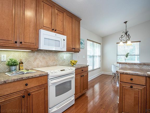 5th image of 6 Owls Roost Ln E