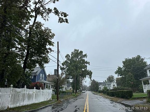 Exterior Neighborhood (street photo)
